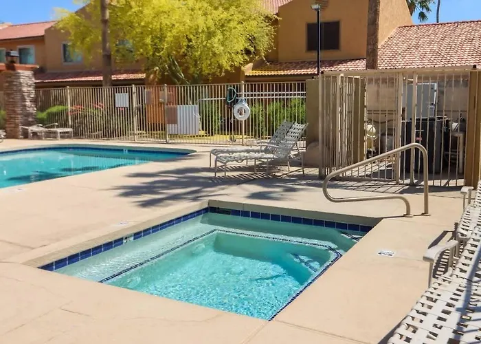 Holiday home 2br With Patio Heated Pool & Gym Access *