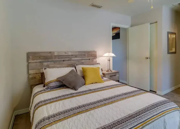 2br With Patio Heated Pool & Gym Access Holiday home Phoenix