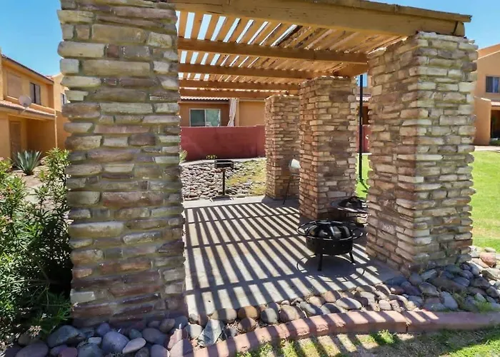 Holiday home 2br With Patio Heated Pool & Gym Access Phoenix