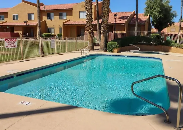 2br With Patio Heated Pool & Gym Access Holiday home Phoenix