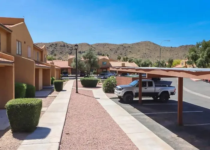 2br With Patio Heated Pool & Gym Access
