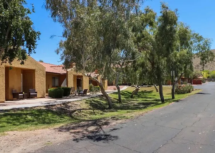 Holiday home 2br With Patio Heated Pool & Gym Access Phoenix